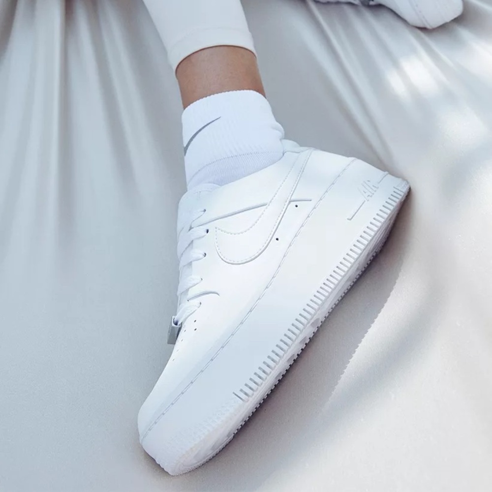 Nike Air Force 1 Sage Low